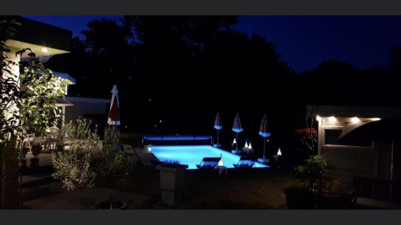 B&B Maison Saint Tropez ไอนด์โฮเวน ภายนอก รูปภาพ