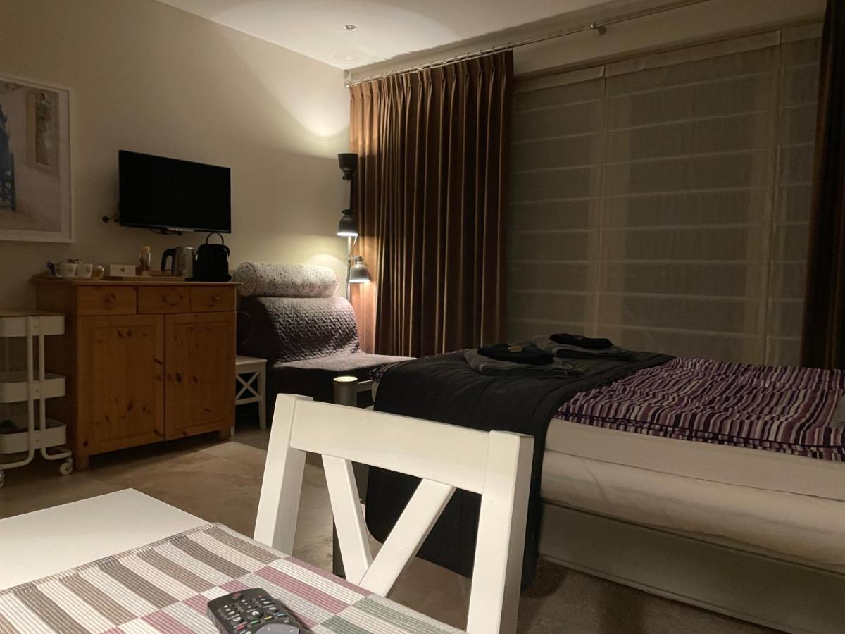 B&B Maison Saint Tropez ไอนด์โฮเวน ภายนอก รูปภาพ