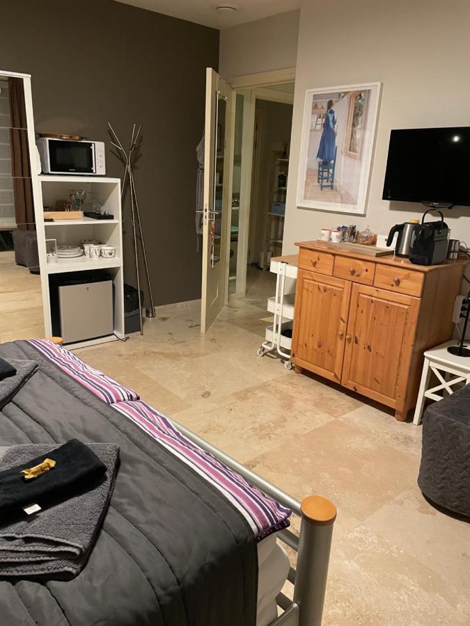 B&B Maison Saint Tropez ไอนด์โฮเวน ภายนอก รูปภาพ