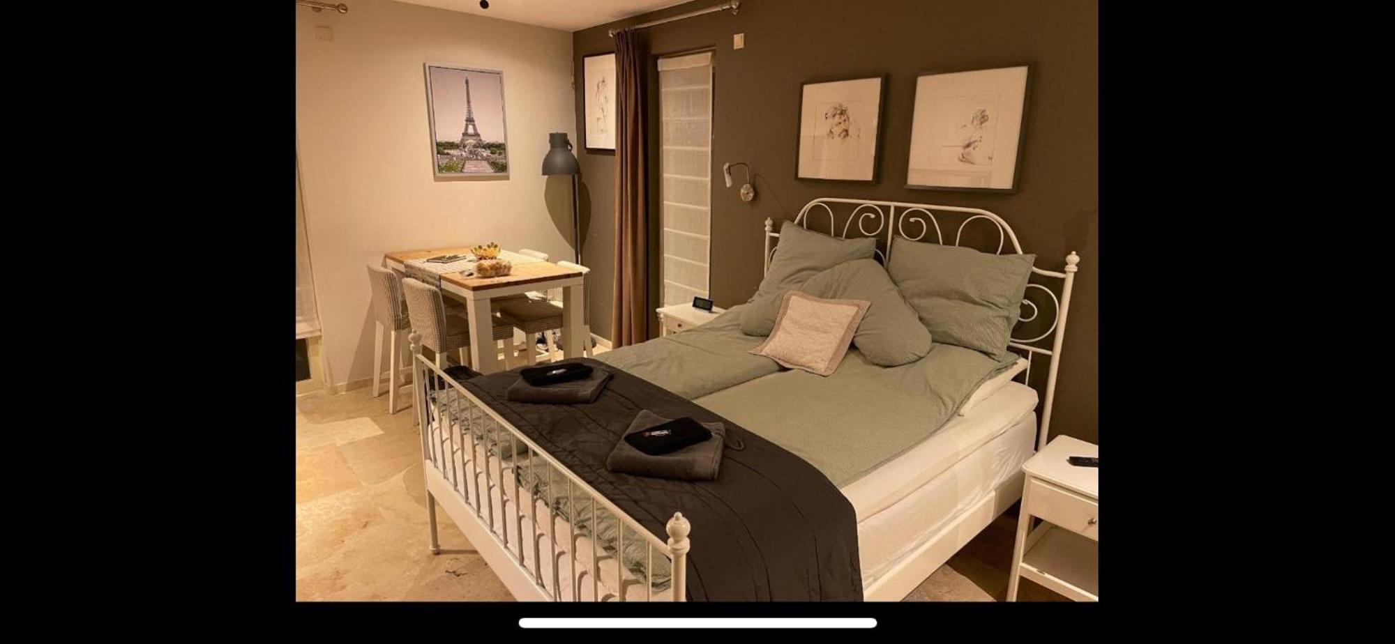 B&B Maison Saint Tropez ไอนด์โฮเวน ห้อง รูปภาพ