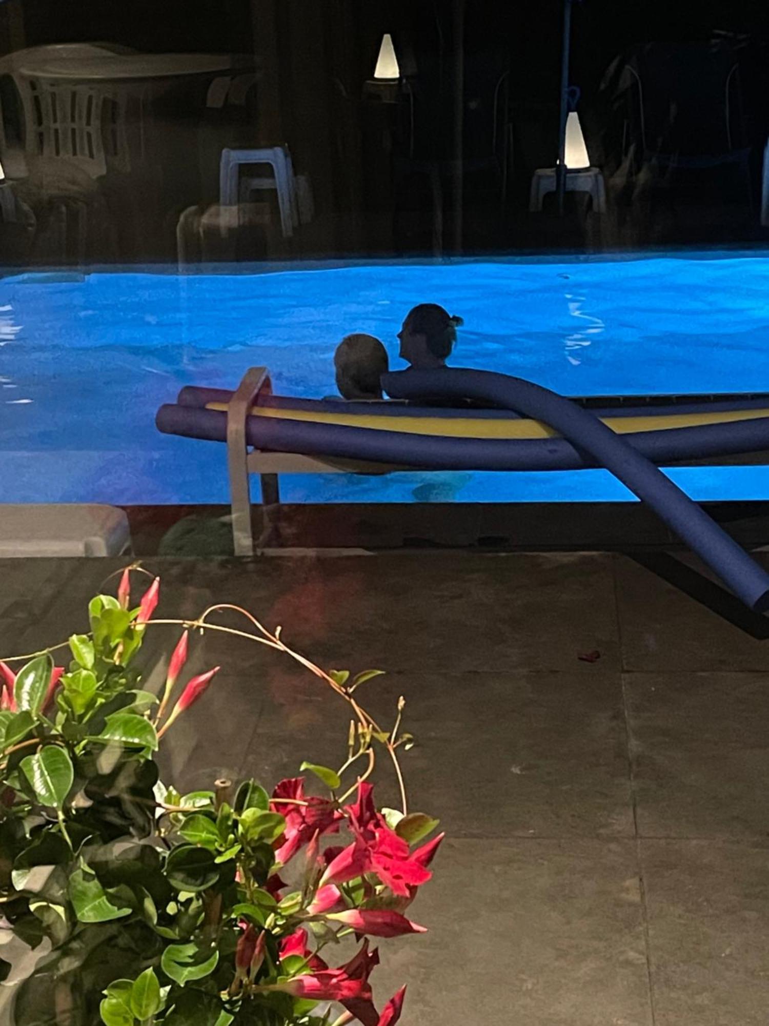 B&B Maison Saint Tropez ไอนด์โฮเวน ภายนอก รูปภาพ