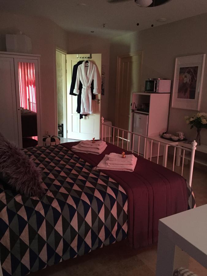 B&B Maison Saint Tropez ไอนด์โฮเวน ภายนอก รูปภาพ