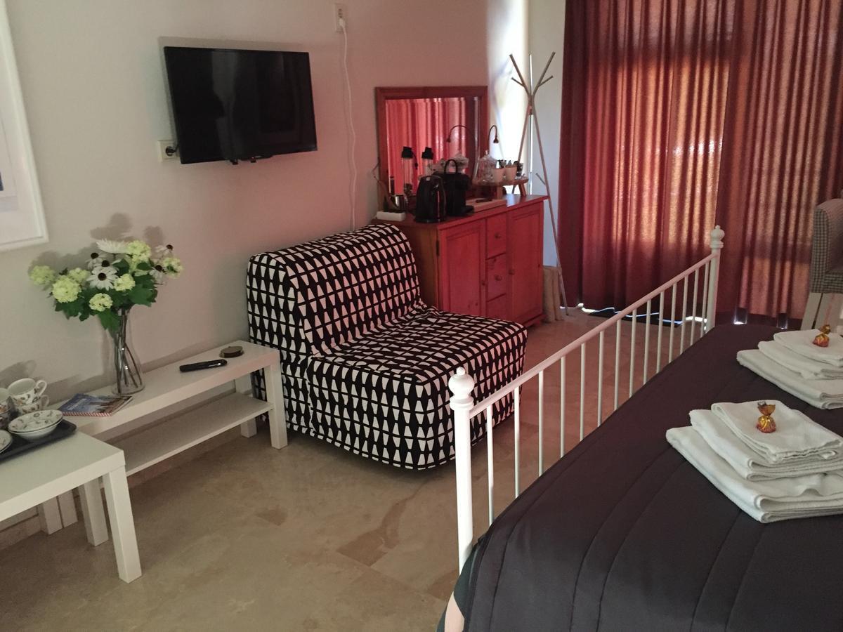 B&B Maison Saint Tropez ไอนด์โฮเวน ภายนอก รูปภาพ