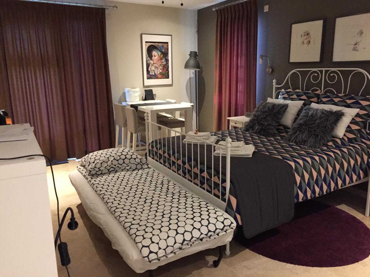 B&B Maison Saint Tropez ไอนด์โฮเวน ภายนอก รูปภาพ